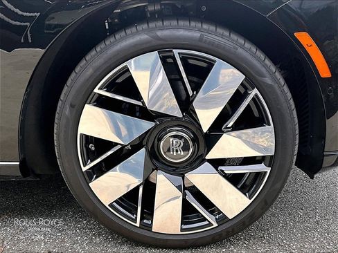 Certified 2025 Rolls-Royce Cullinan image 32