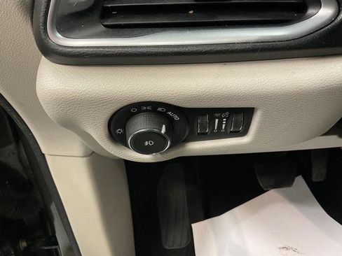 Used 2019 Chrysler Pacifica Touring-L Plus w/ Advanced Safetytec Group image 12