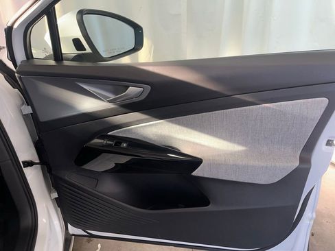 Used 2023 Volkswagen ID.4 Pro image 11