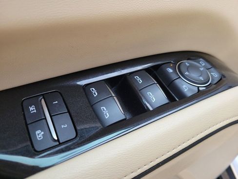 Used 2022 Cadillac Escalade ESV Premium Luxury AWD/4WD image 19