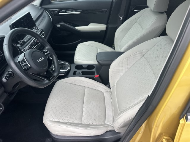 Certified 2023 Kia Seltos SX w/ SX Sunroof Package AWD/4WD image 20