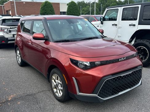 Certified 2023 Kia Soul LX w/ LX Technology Package FWD image 2