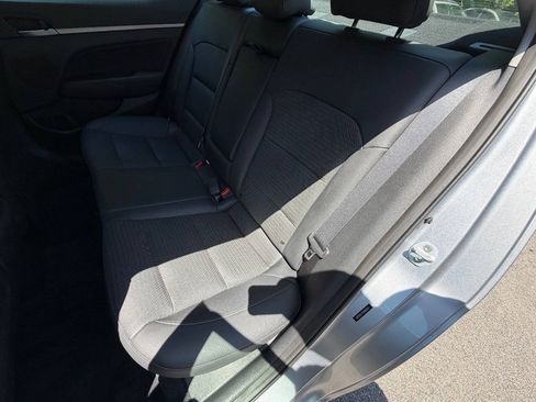 Used 2017 Hyundai Elantra Limited FWD image 17