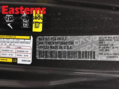 Used 2025 Jeep Wrangler Unlimited Sahara AWD/4WD image 34