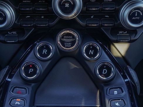 Used 2022 Aston Martin V8 Vantage Coupe RWD image 32