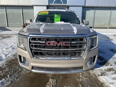 Used 2022 GMC Yukon XL SLT w/ SLT Premium Package image 13
