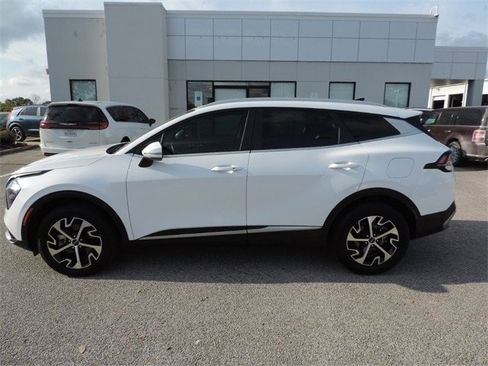 Used 2023 Kia Sportage EX image 8