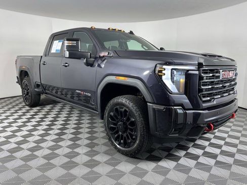 Used 2025 GMC Sierra 2500 AT4 w/ AT4 Premium Plus Package AWD/4WD image 2