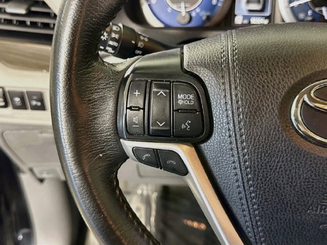 Used 2020 Toyota Sienna XLE w/ XLE Navigation Package AWD/4WD image 13