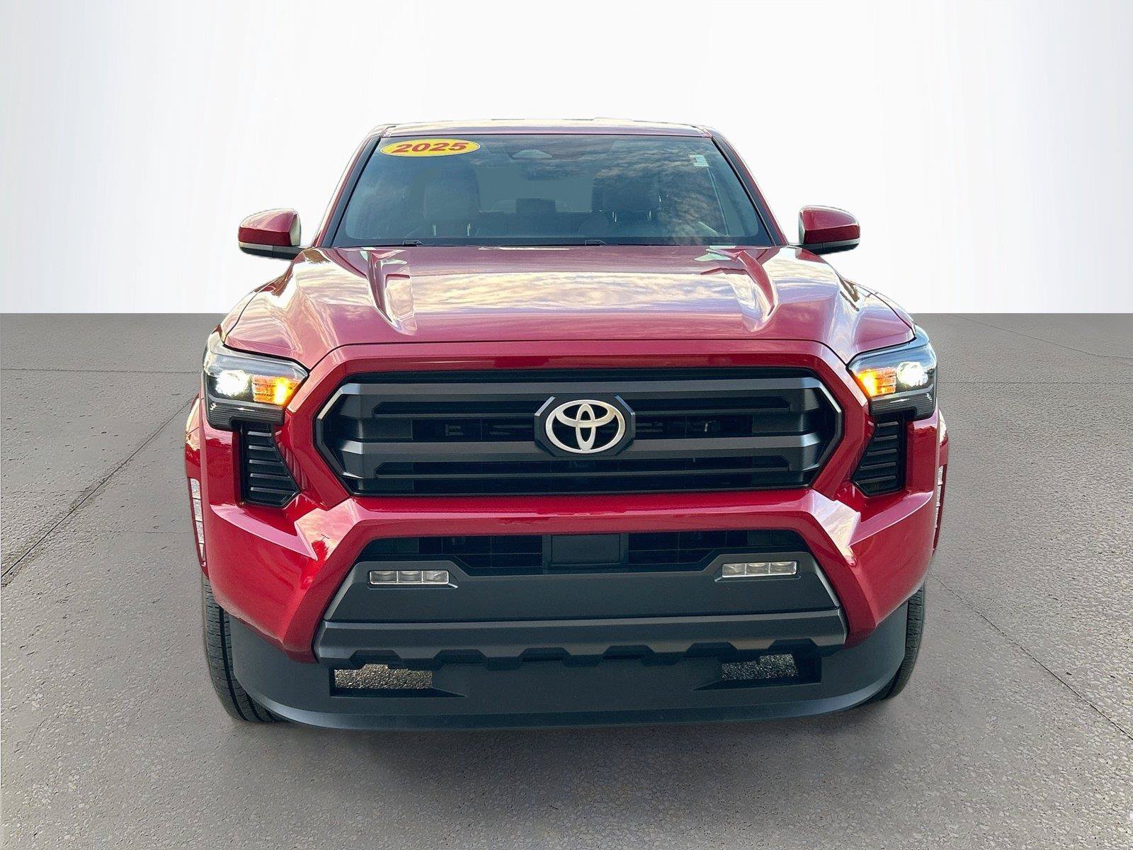 Used 2025 Toyota Tacoma SR5 AWD/4WD image 9