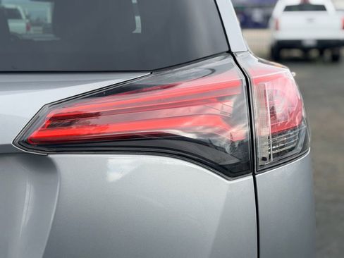 Used 2016 Toyota RAV4 LE FWD image 10