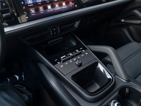 Certified 2026 Porsche Cayenne E-Hybrid Coupe AWD/4WD image 15