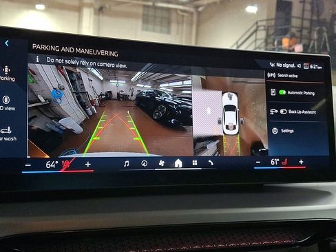 Used 2025 BMW 230i xDrive Coupe w/ Premium Package image 17