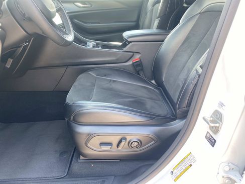 Used 2024 Jeep Grand Cherokee L Altitude RWD image 21
