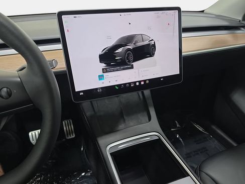 Used 2024 Tesla Model Y Performance AWD/4WD image 19