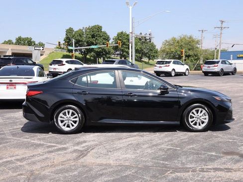 Used 2025 Toyota Camry LE FWD image 5