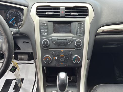 Used 2016 Ford Fusion SE w/ Equipment Group 202A FWD image 29