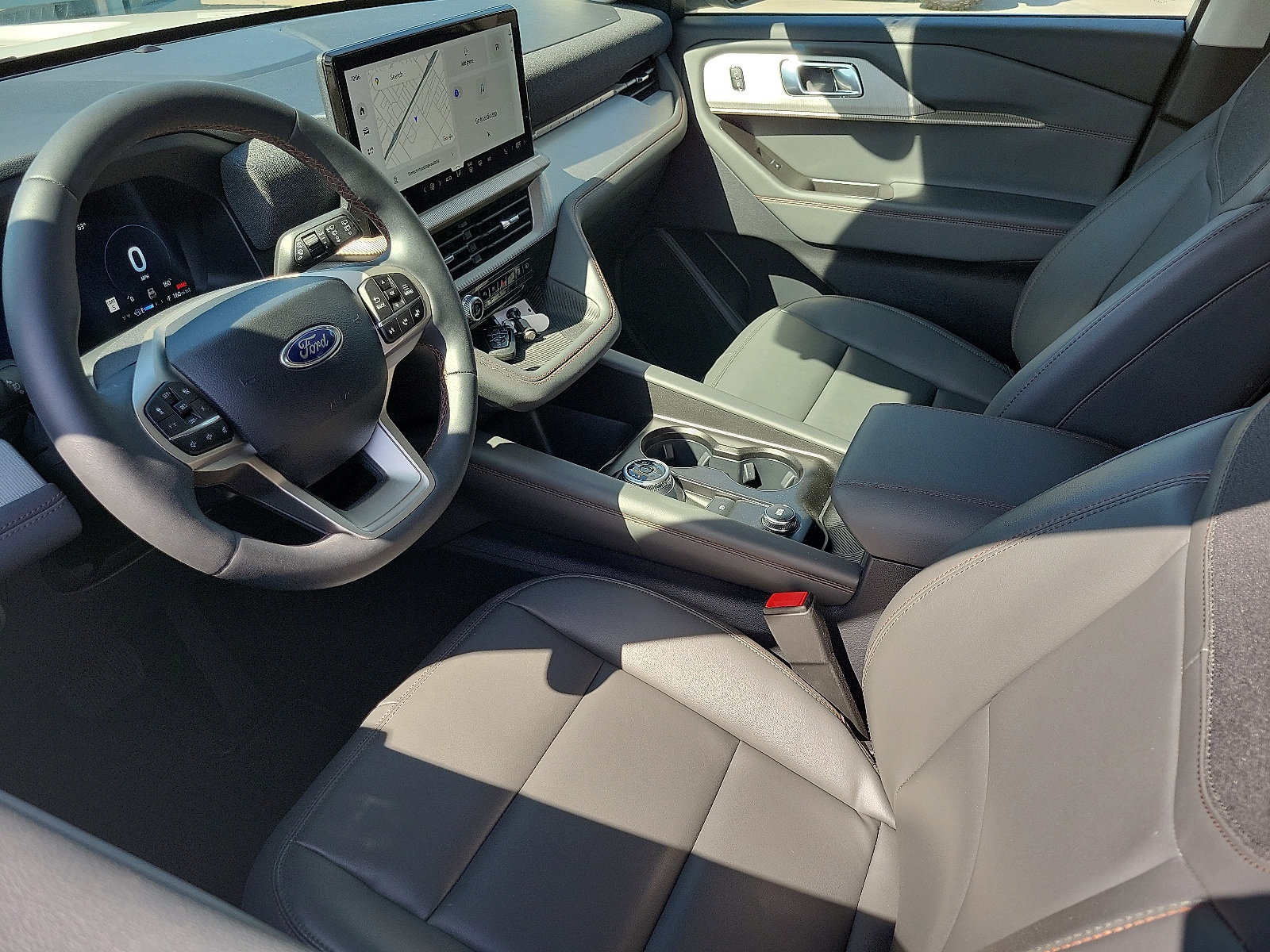 Used 2026 Ford Explorer Active w/ Active Comfort Package RWD image 4