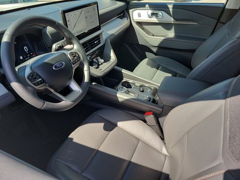 Used 2026 Ford Explorer Active w/ Active Comfort Package RWD image 4