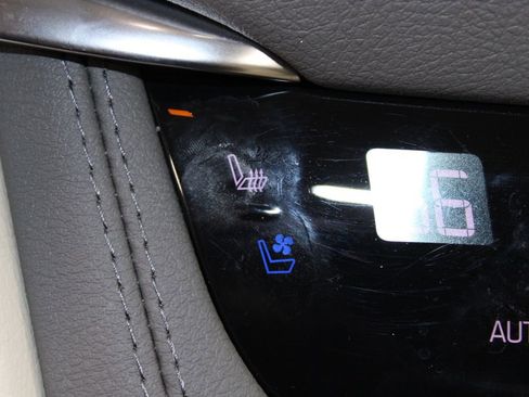 Used 2025 Cadillac XT5 Premium Luxury w/ Technology Package image 33