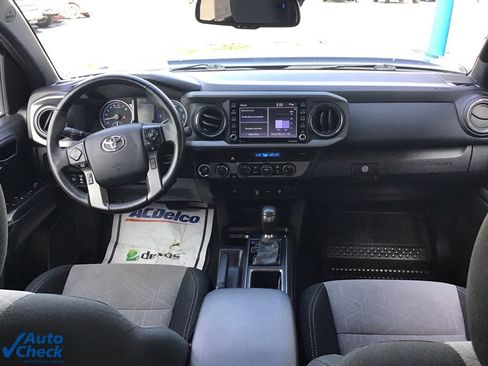 Used 2022 Toyota Tacoma TRD Off-Road image 16
