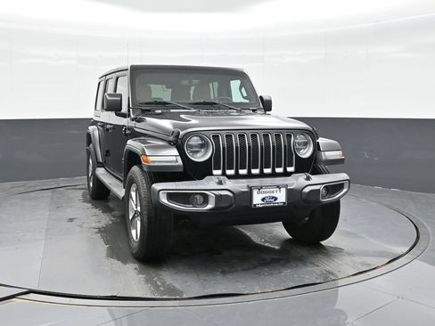 Used 2018 Jeep Wrangler Unlimited Sahara AWD/4WD image 12
