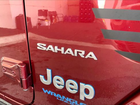 Used 2021 Jeep Wrangler Unlimited Sahara w/ Cold Weather Group AWD/4WD image 10