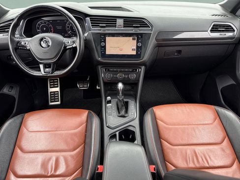 Used 2018 Volkswagen Tiguan SEL Premium w/ R-Line Package image 8