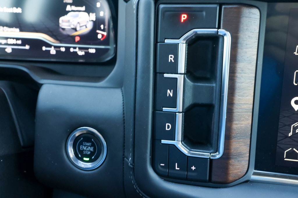 Used 2023 GMC Yukon Denali Ultimate AWD/4WD image 33