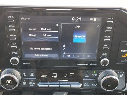 Used 2022 Toyota Highlander XLE image 18