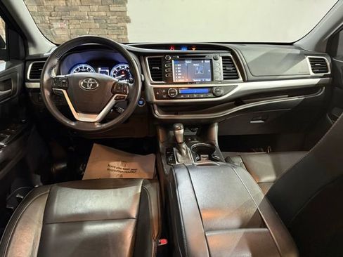 Used 2017 Toyota Highlander XLE AWD/4WD image 26