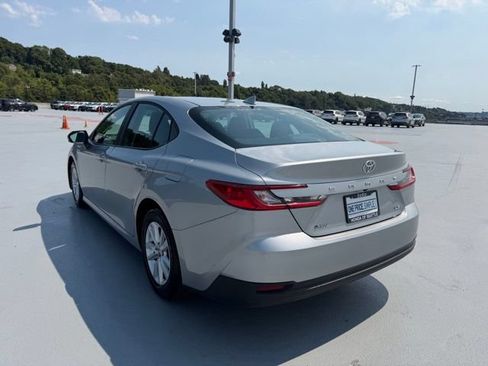 Used 2025 Toyota Camry LE FWD image 5