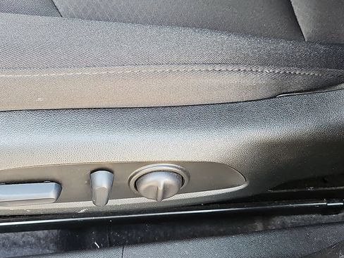 Used 2025 Chevrolet Malibu LT FWD image 21