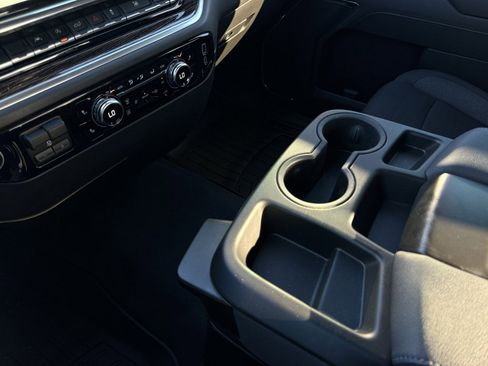 Used 2025 GMC Sierra 1500 SLE image 20