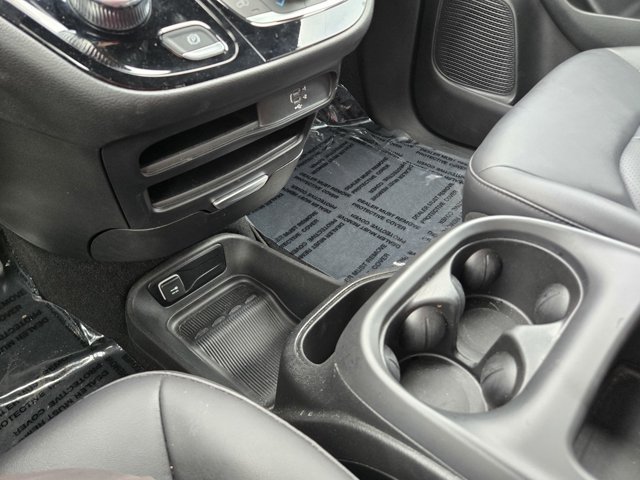 Used 2026 Chrysler Pacifica Select FWD image 11