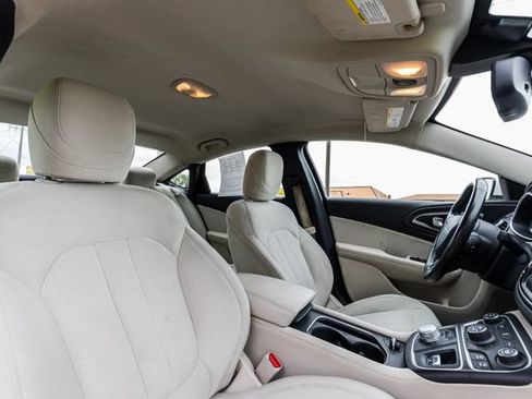 Used 2016 Chrysler 200 Limited w/ Convenience Group FWD image 18