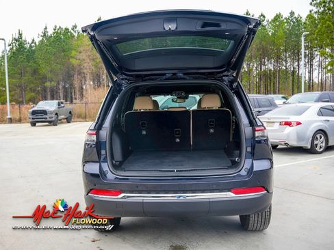 Used 2024 Jeep Grand Cherokee Limited image 8