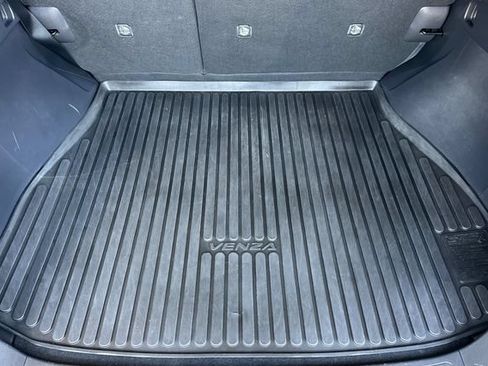 Used 2023 Toyota Venza LE AWD/4WD image 19