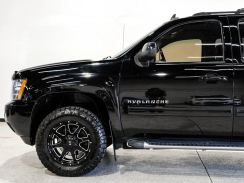 Used 2013 Chevrolet Avalanche LT w/ Suspension Package, Off-Road image 10