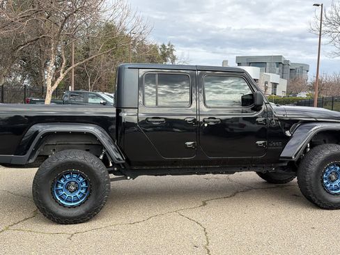 Used 2021 Jeep Gladiator Sport image 4