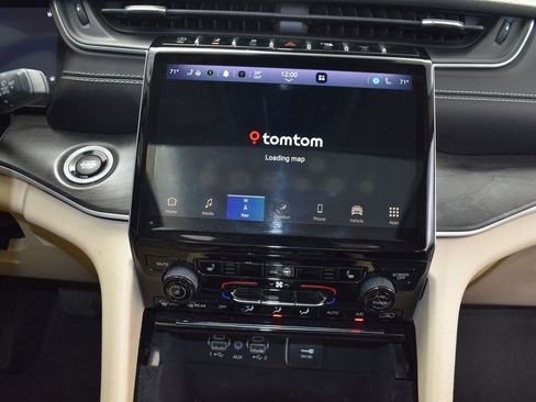 Used 2022 Jeep Grand Cherokee Limited image 31