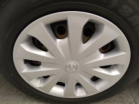 Used 2019 Nissan Versa S Plus image 31