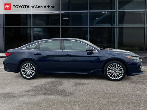 Used 2022 Toyota Avalon Limited FWD image 11