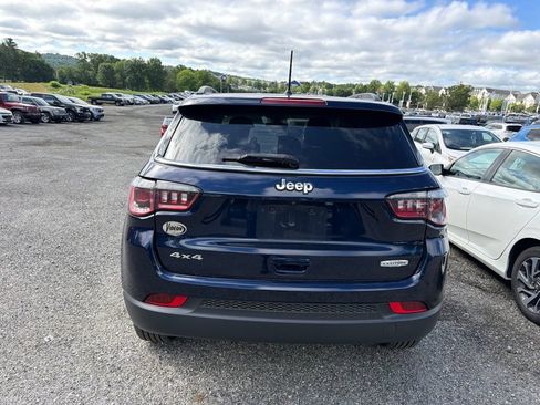 Used 2018 Jeep Compass Latitude w/ Cold Weather Group AWD/4WD image 5
