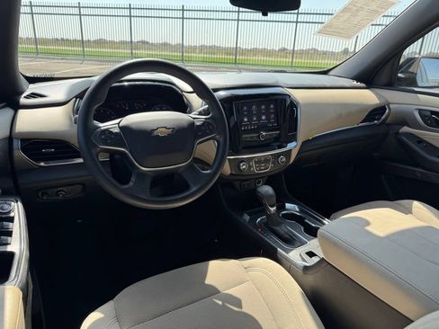 Used 2022 Chevrolet Traverse LS FWD image 5