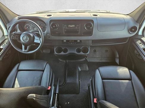 Used 2022 Mercedes-Benz Sprinter 2500 image 21