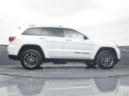 Used 2017 Jeep Grand Cherokee Limited image 12