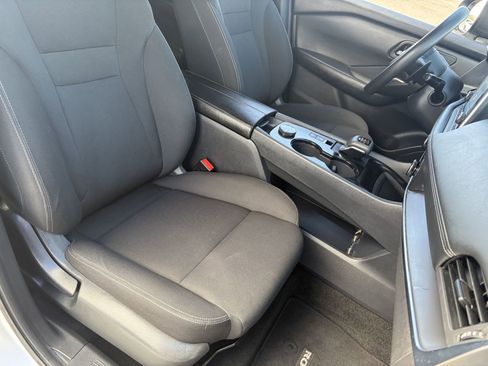 Used 2024 Nissan Rogue S image 11