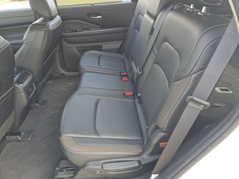 Used 2024 Nissan Pathfinder SL image 27