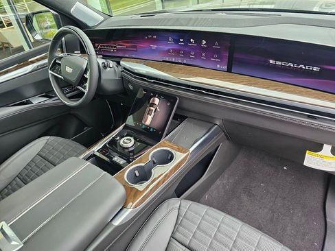 New 2026 Cadillac Escalade Platinum Sport AWD/4WD image 10